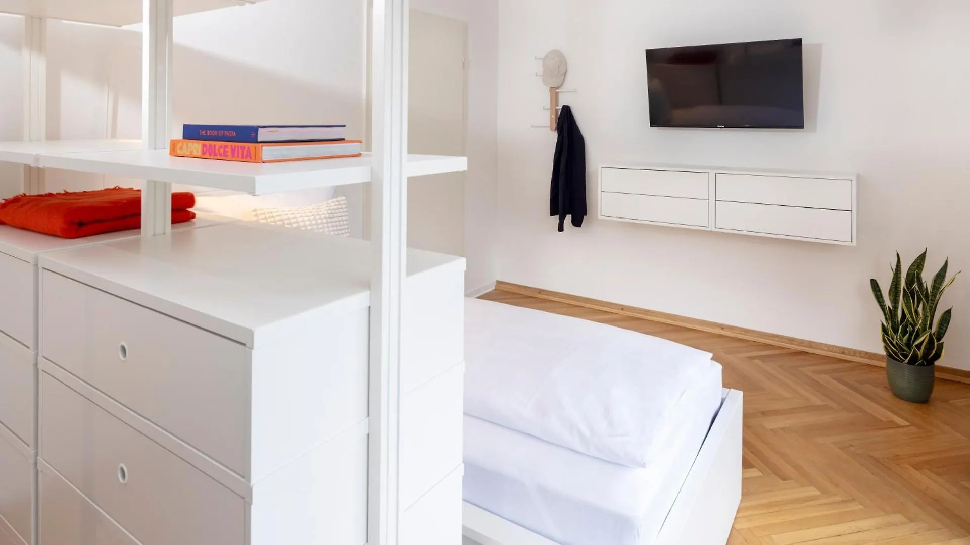 Apartmenthaus Kitzingen - Grosszuegige Wohnungen Fuer Je 4-8 Personen Mit Balkon 0*,  Deutschland