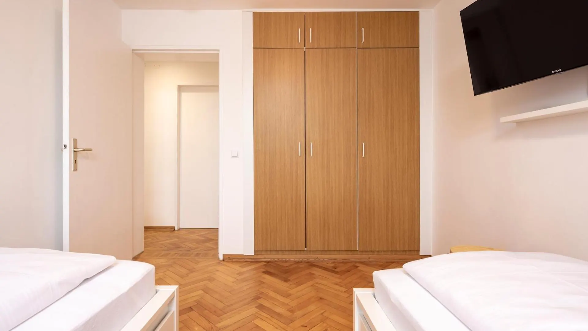 Apartmenthaus Kitzingen - Grosszuegige Wohnungen Fuer Je 4-8 Personen Mit Balkon Apartment
